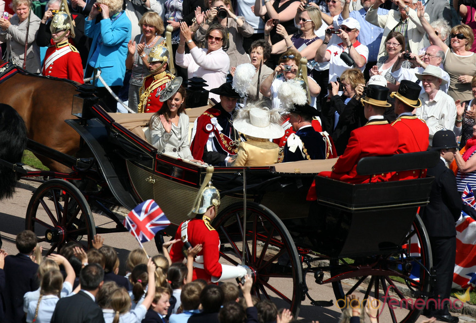 Los Duques de Cambridge, la Duquesa de Cornualles y el Príncipe Carlos en la la Procesión de la Orden de la Jarretera