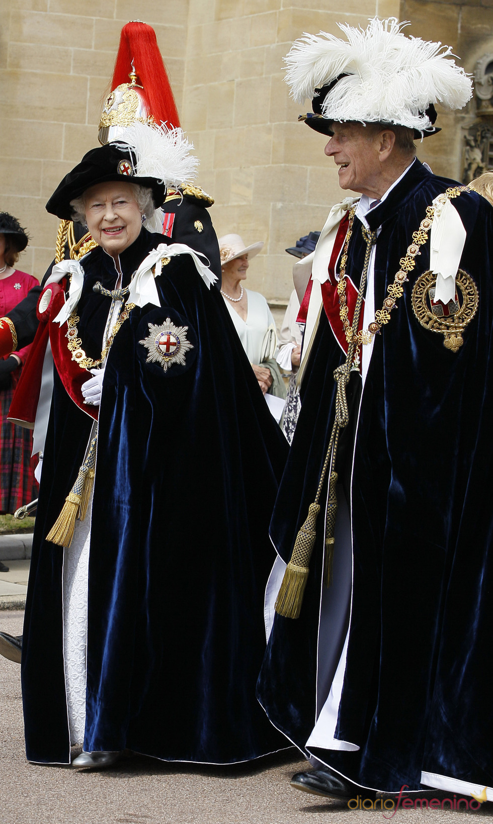La reina Isabel II y su marido el Duque de Edimburgo en la Procesión de la Orden de la Jarretera