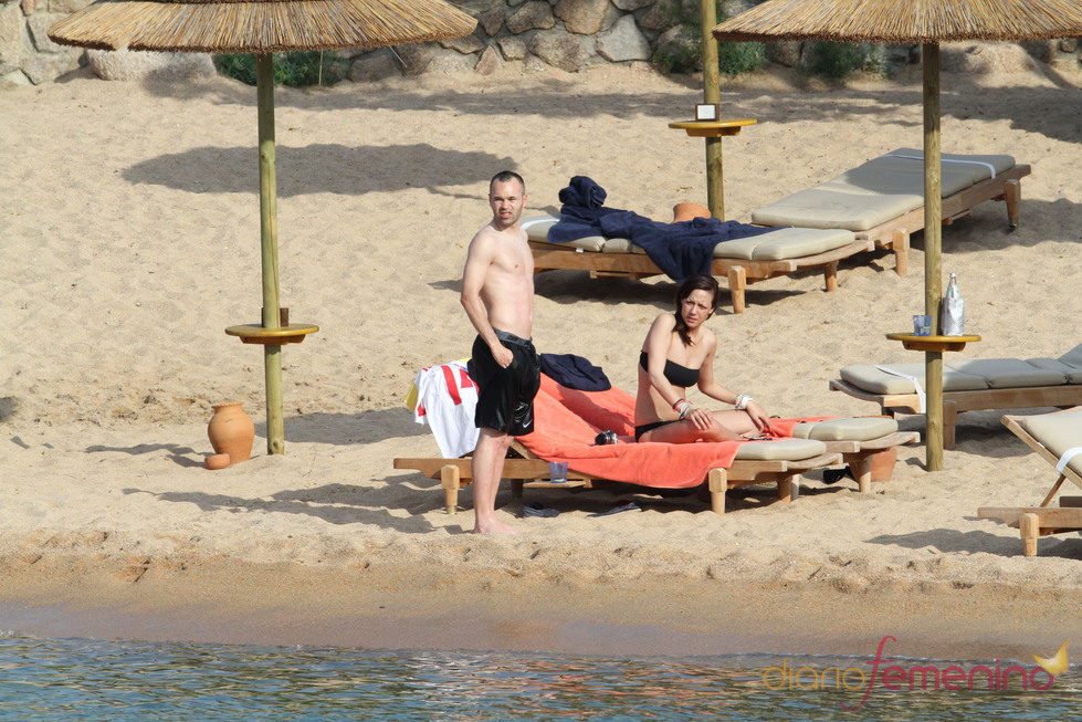 Andrés Iniesa con su novia Anna Ortiz de vacaciones en Cerdeña