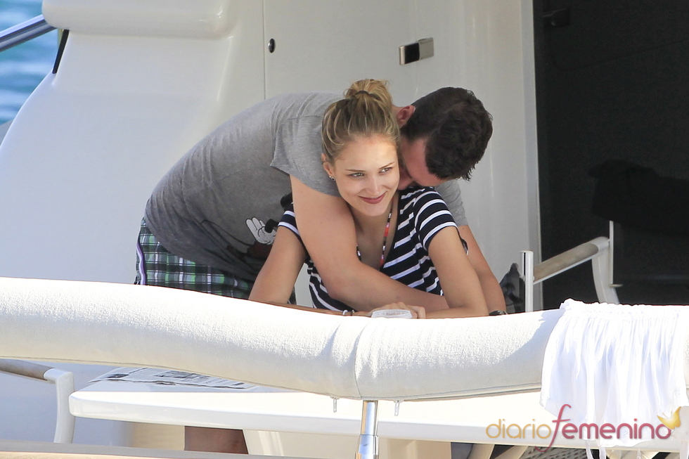 Fonsi Nieto mima a Alba Carrillo durante sus vacaciones en Ibiza