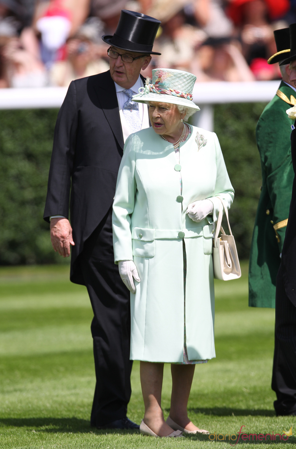Isabel II inaugura las carreras de caballos de Ascot