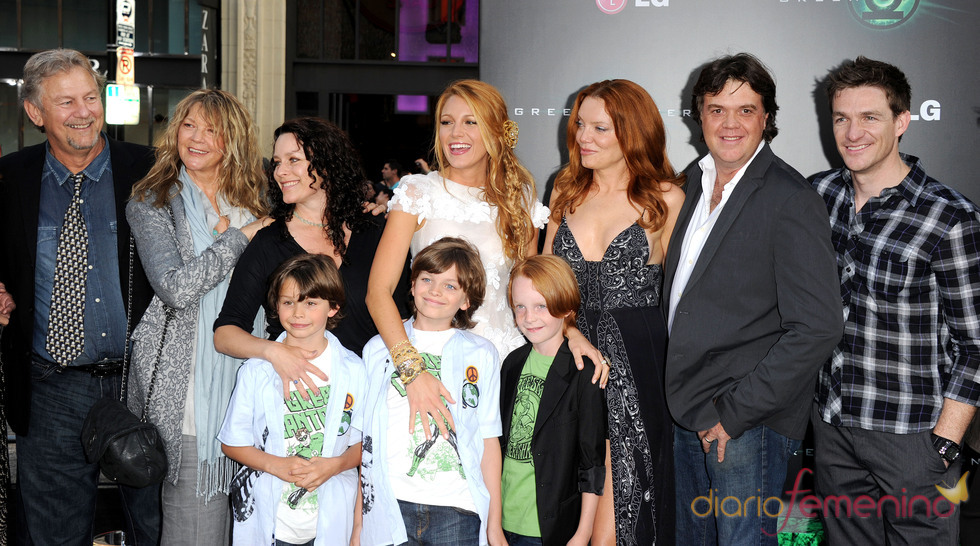 La familia de Blake Lively en el estreno de 'Linterna Verde' en Los Ángeles