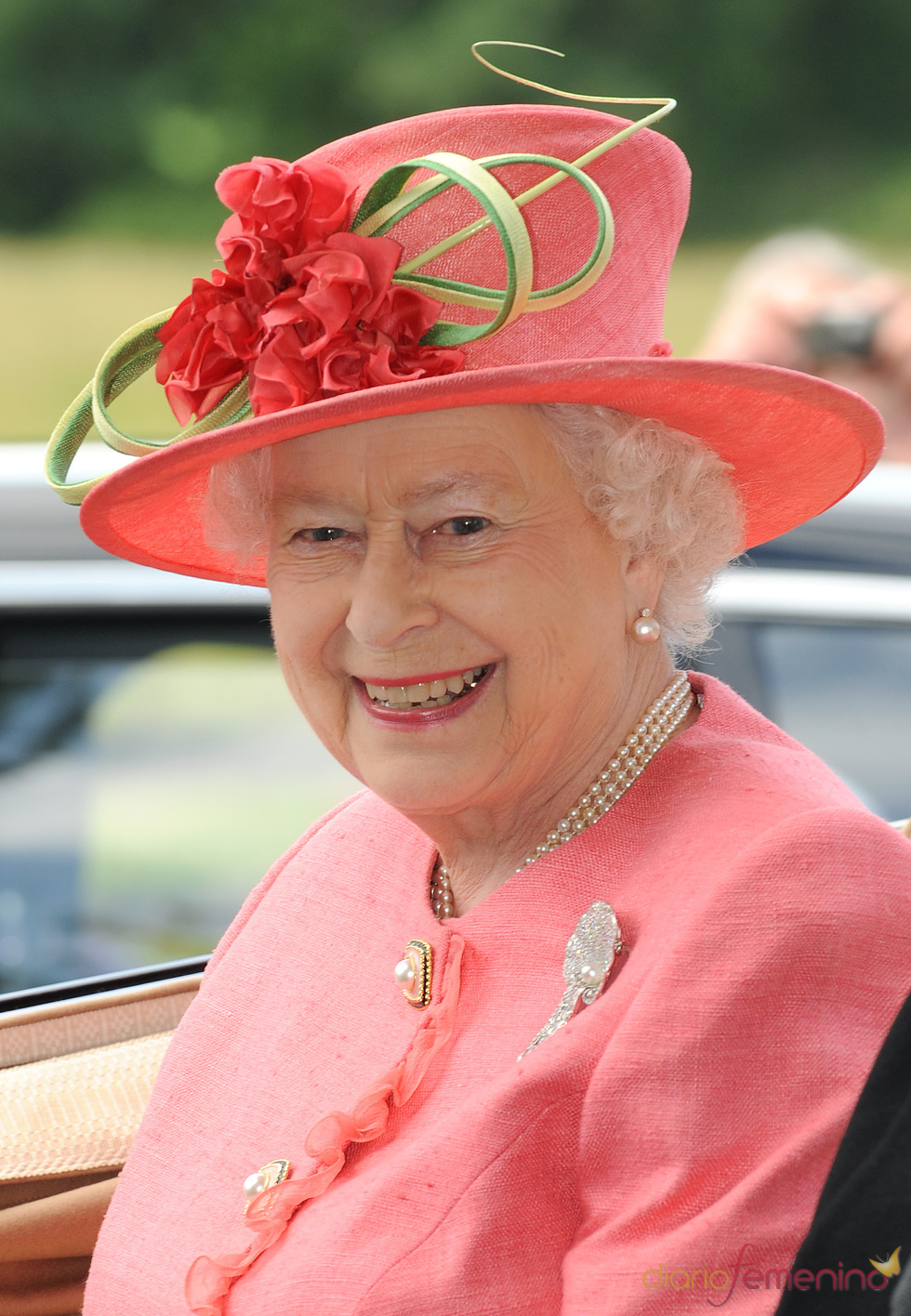 Isabel II de Inglaterra en la tercera jornada de las carreras de Ascot