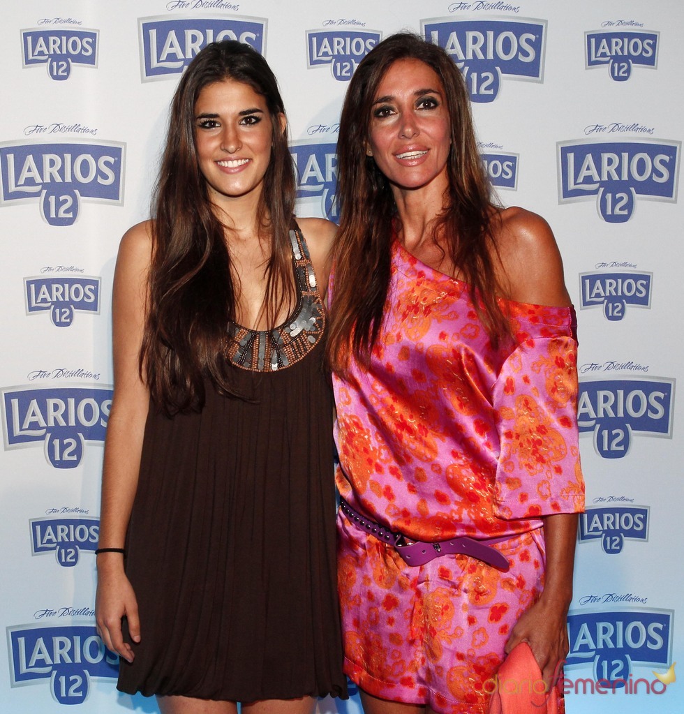 Elsa Anka y su hija Lidia en la presentación del Calendario Larios 12 en Barcelona
