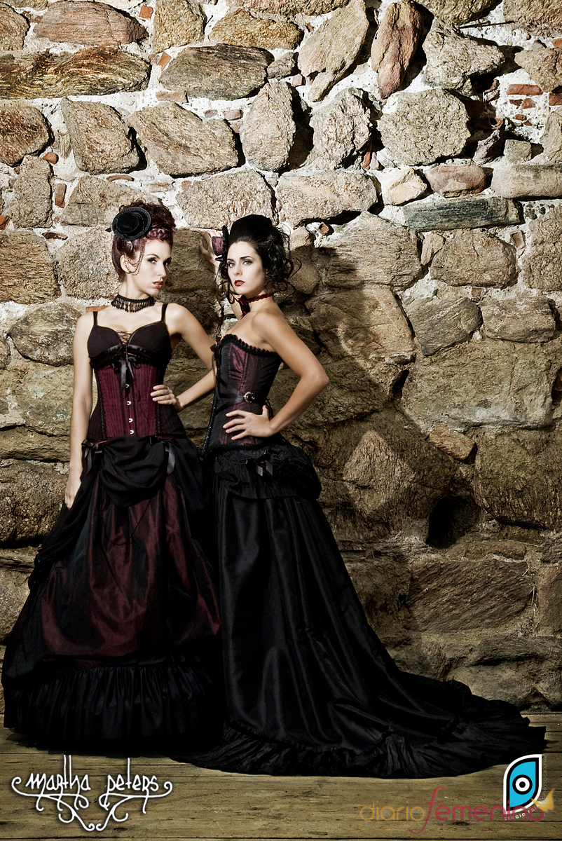 Corsé burdeos de tafetan, de Martha Peters