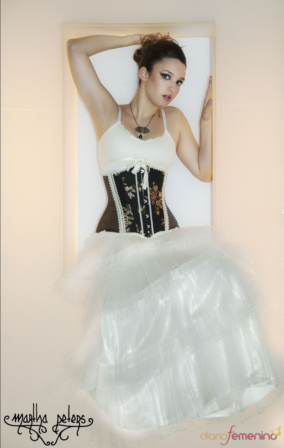 Corsé con bordado de flores de Martha Peters