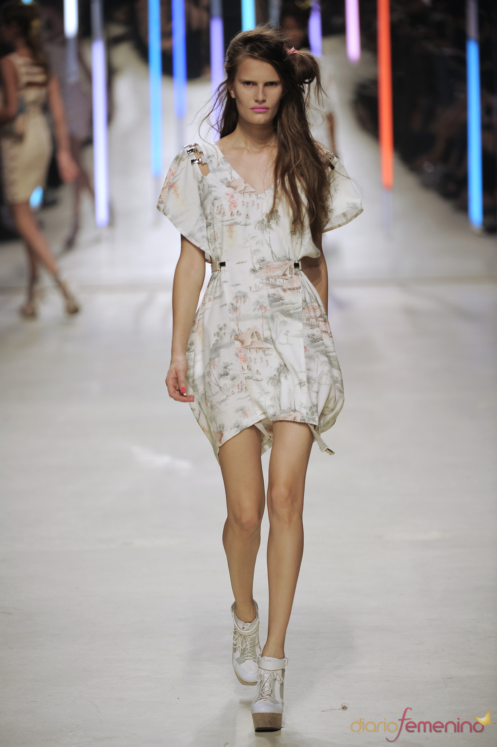 Vestido en tonos suaves de Topshop