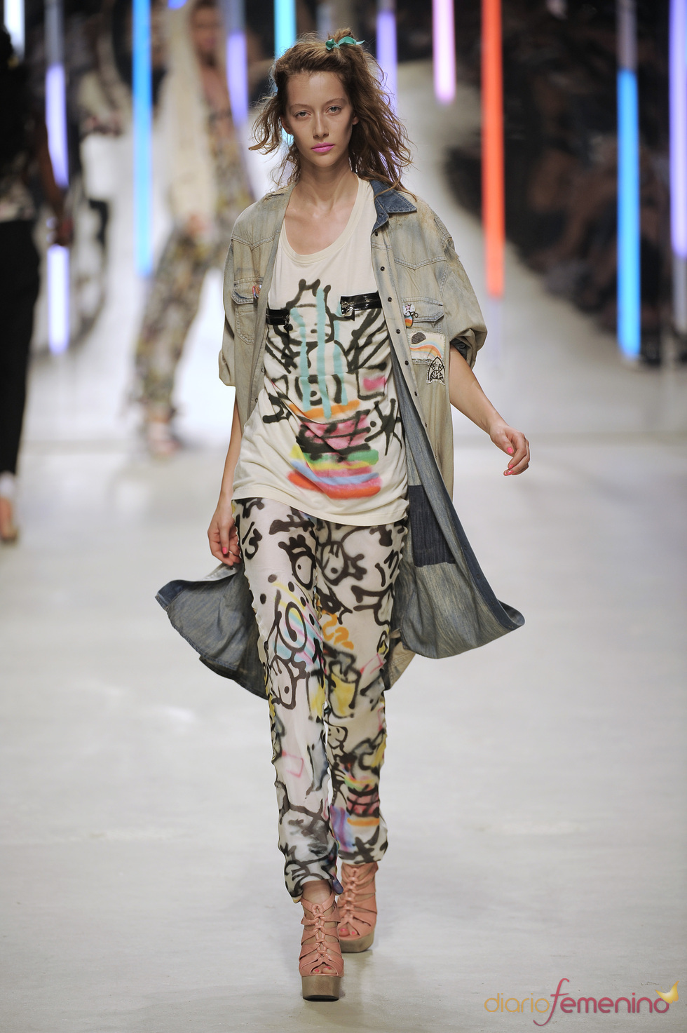 Estilo graffitti en la colección Topshop 2010 Estilo graffitti en la colección Topshop 2010