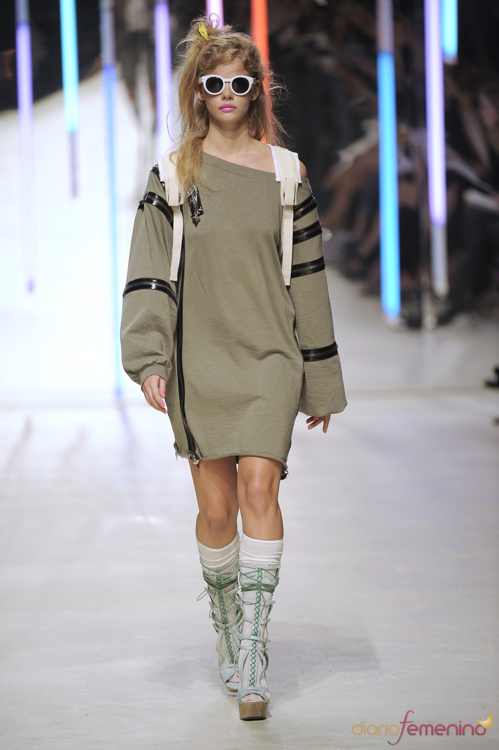 Vestido con cremalleras de Topshop 2010 Vestido con cremalleras de Topshop 2010