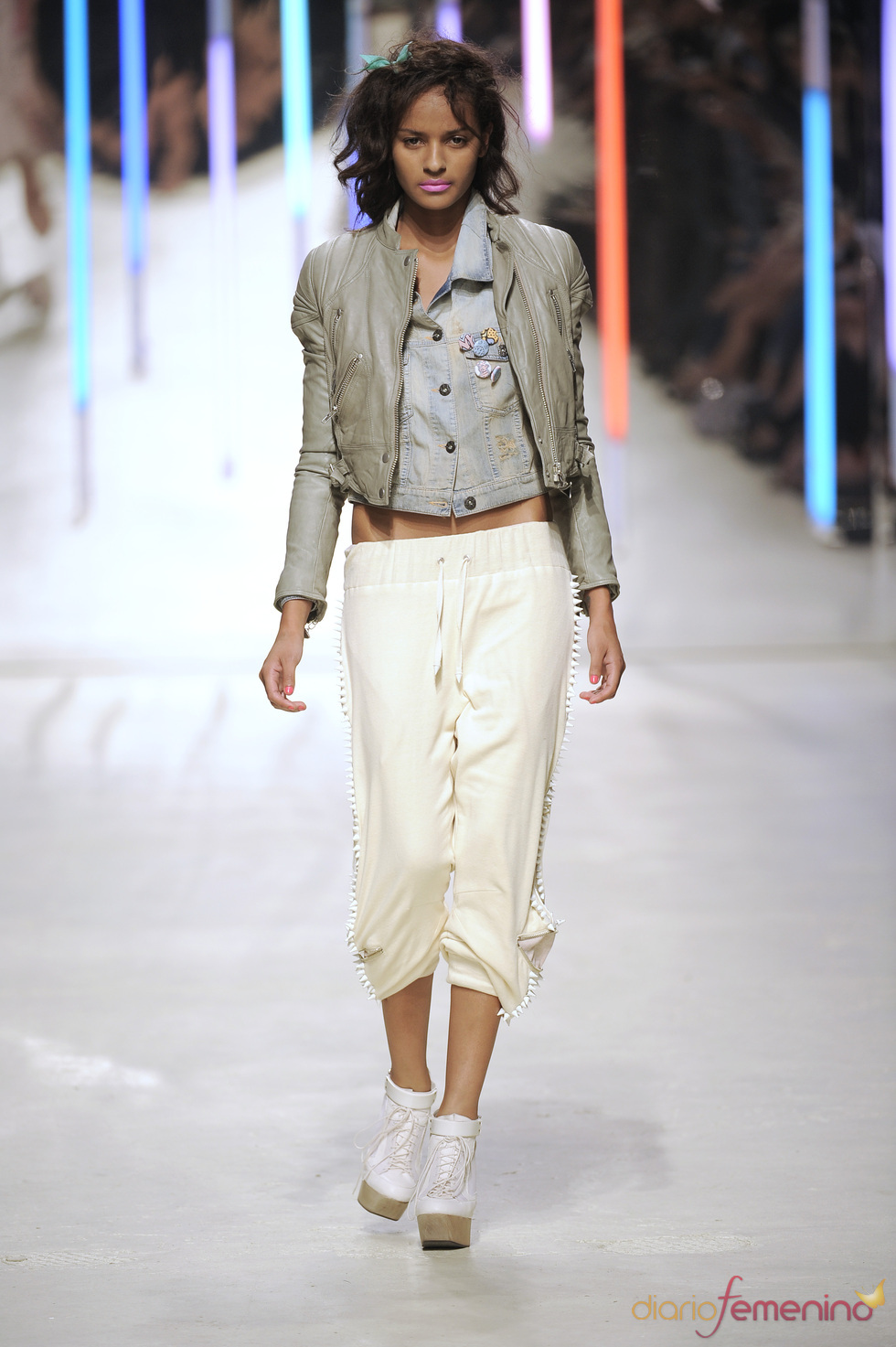 Pantalón de pinchos de Topshop 2010