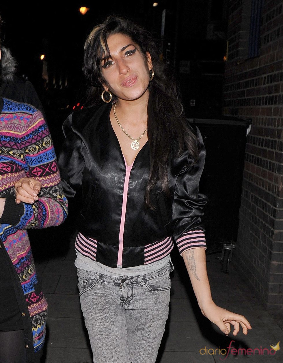 Amy Winehouse, paseando por Londres