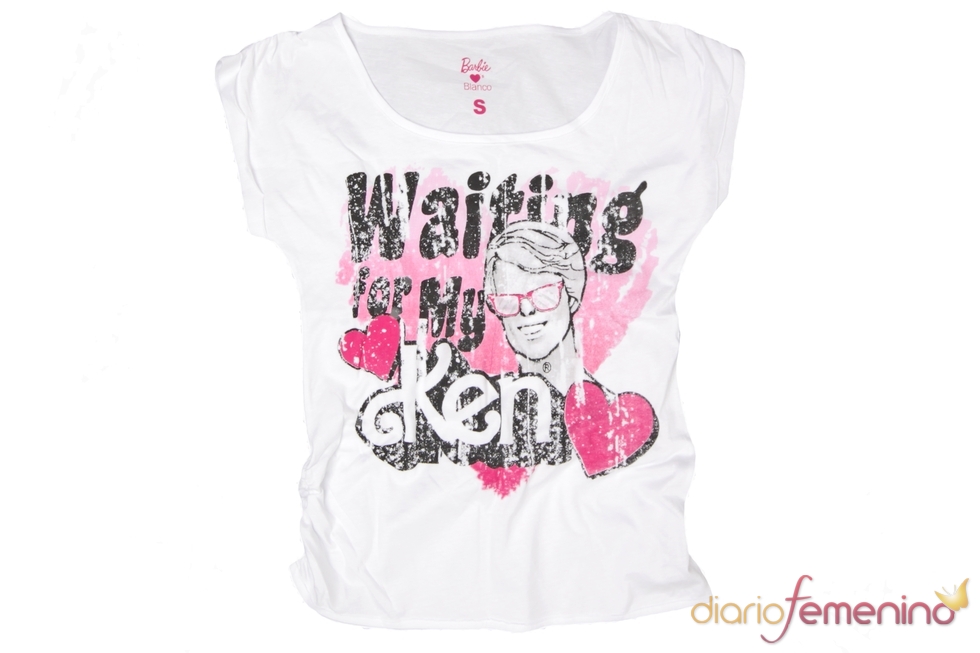 El novio de Barbie en una camiseta de Blanco