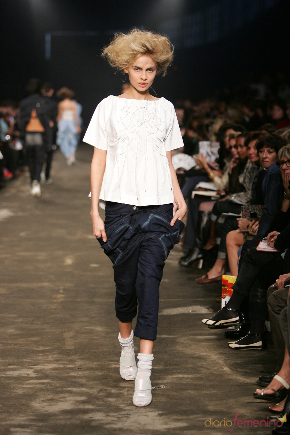 Marithé François Girbaud ofrece un look relajado