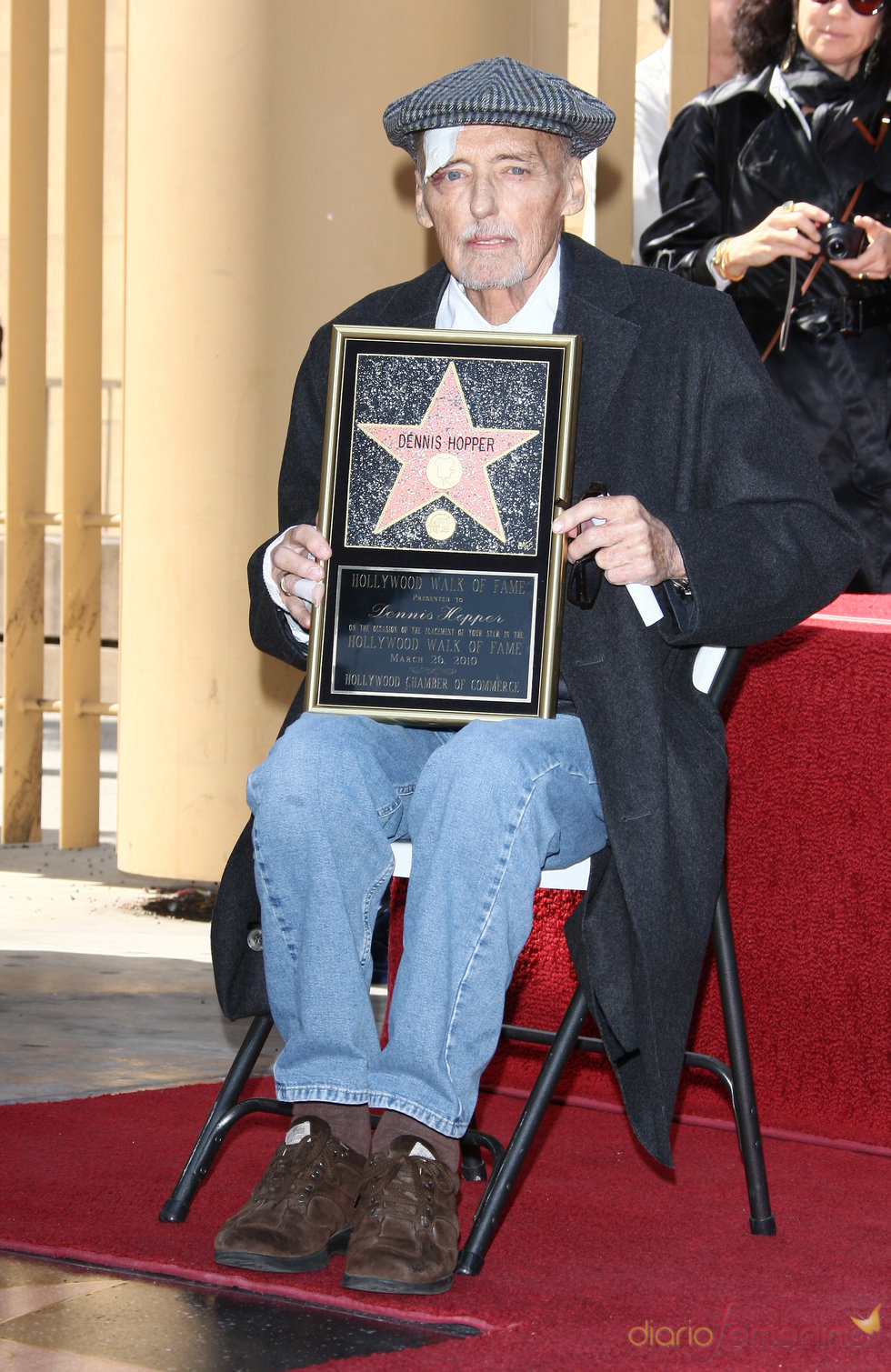 Dennis Hopper recibe su estrella del paseo de la fama