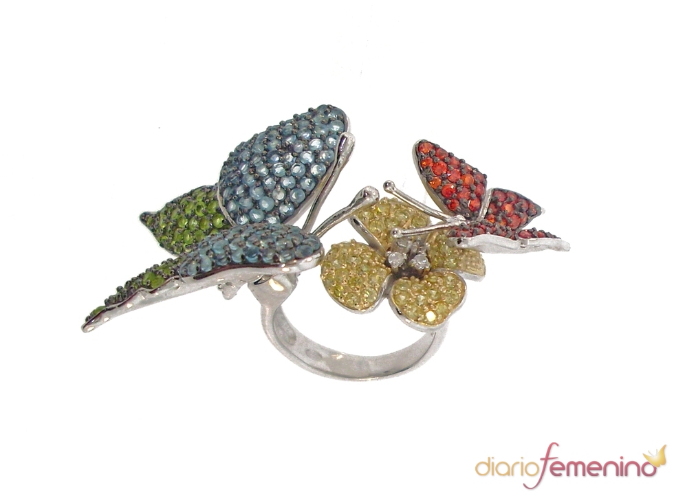 Anillo de mariposas inspirado en 'Alicia en el País de las Maravillas'