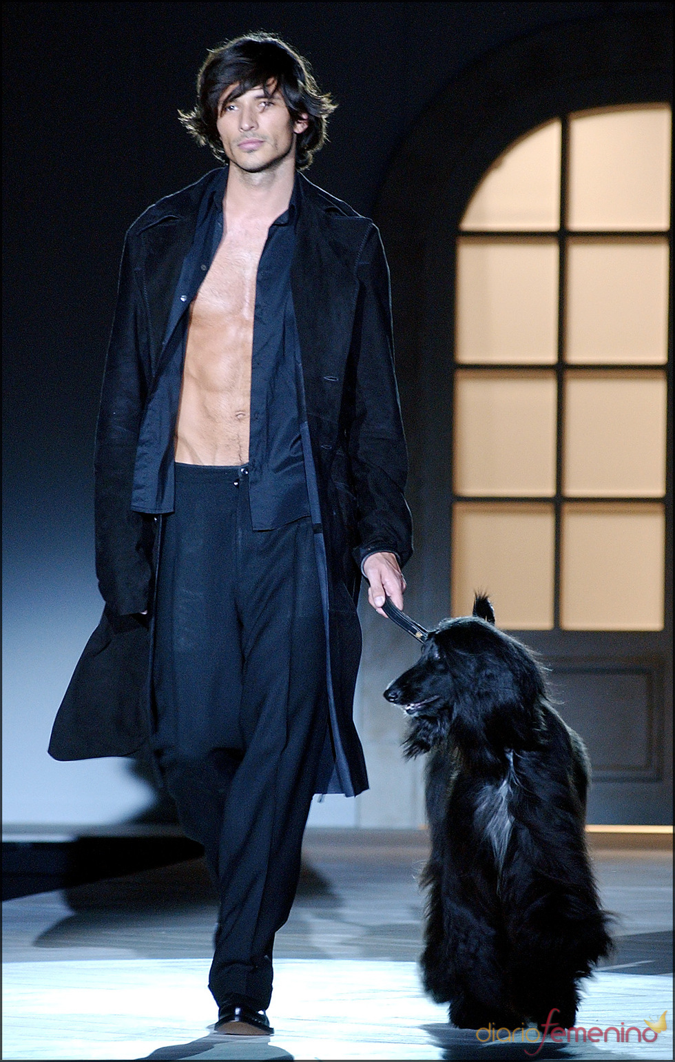 Andrés Velencoso, desfilando