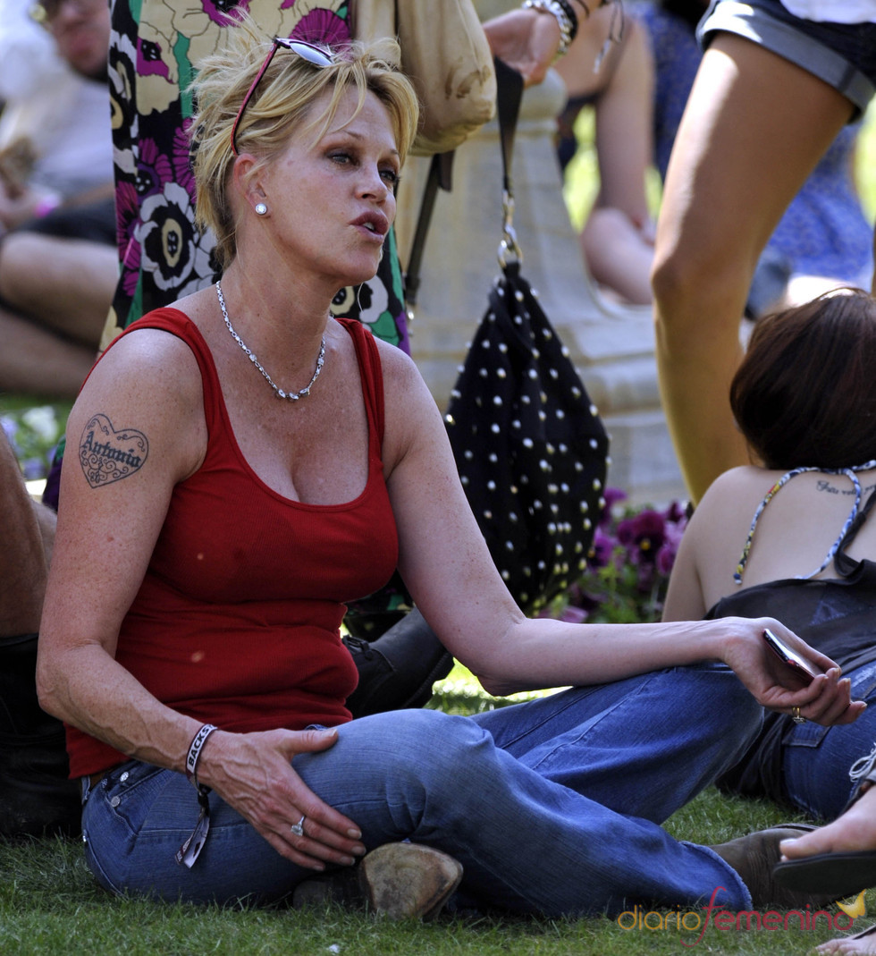 Melanie Griffith disfruta del festival de música hippie