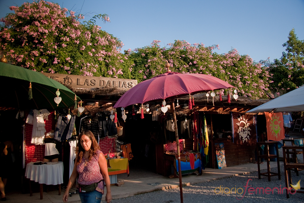 El exótico Mercadillo de Las Dalias cumple 25 años