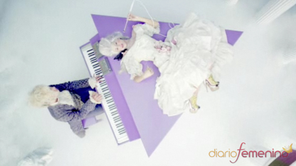 Selena Gomez, de Maria Antonieta en el videclip 'Love You Like a Love Song'