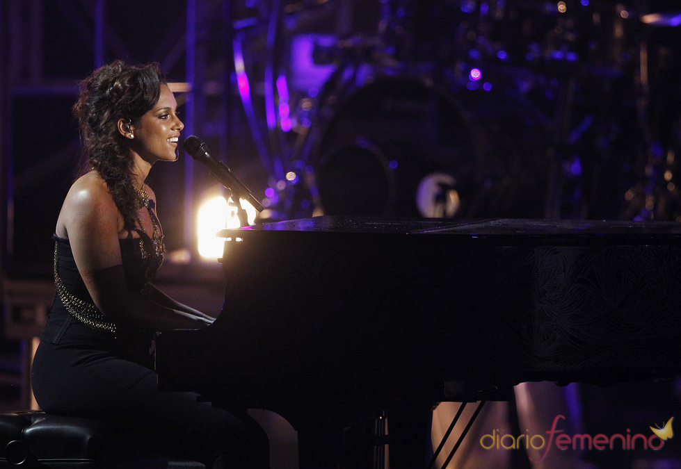 Alicia Keys durante su actuación en los premios BET Awards 2011