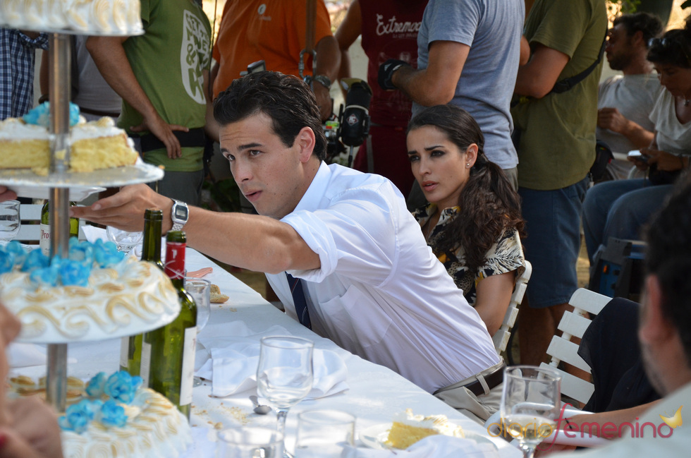 Mario Casas e Inma Cuesta ruedan una comunión en Sevilla para 'Grupo 7'