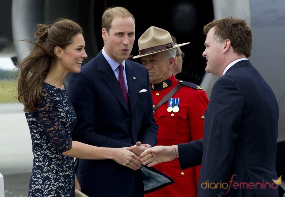 Kate Middleton y el príncipe Guillermo a su llegada a Ottawa, Canadá