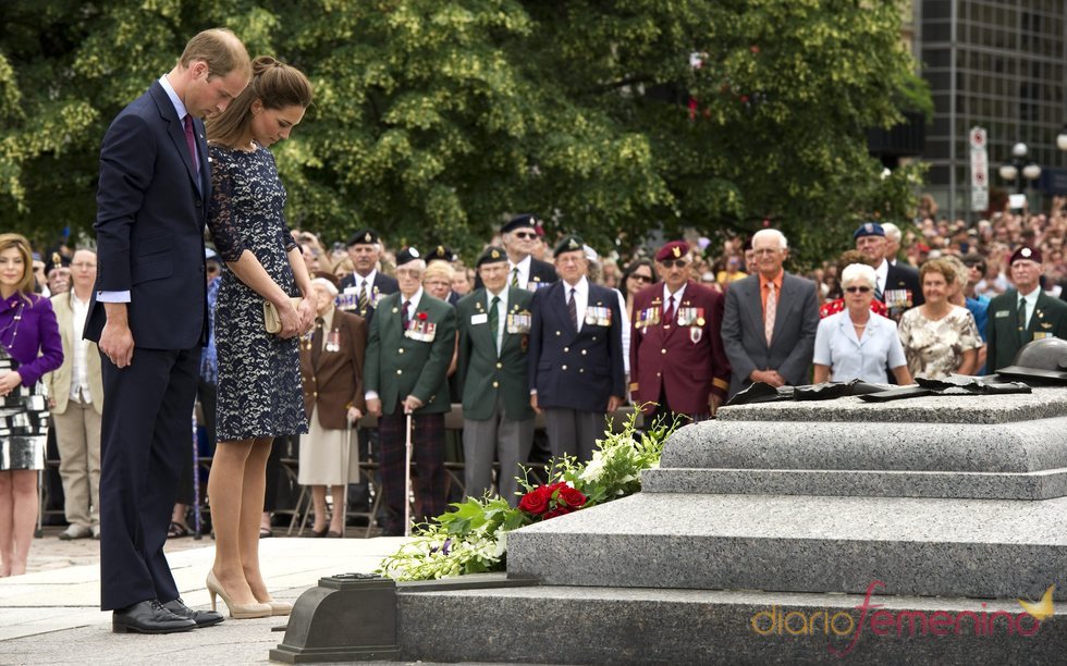 Kate Middleton y el príncipe Guillermo homenajean a los caídos en Canadá