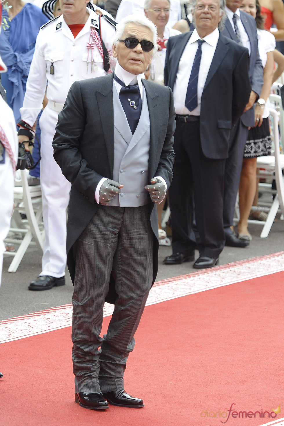 Karl Lagerfeld llega a la ceremonia religiosa de la Boda Real de Mónaco