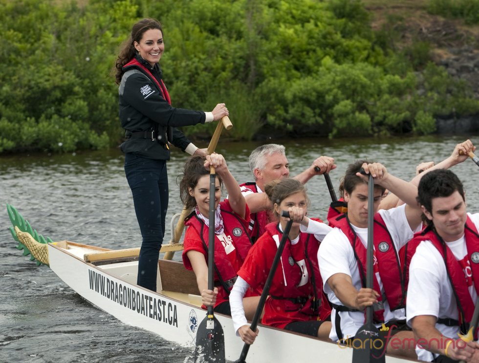 Kate Middleton participa en una regata durante su visita a Canadá