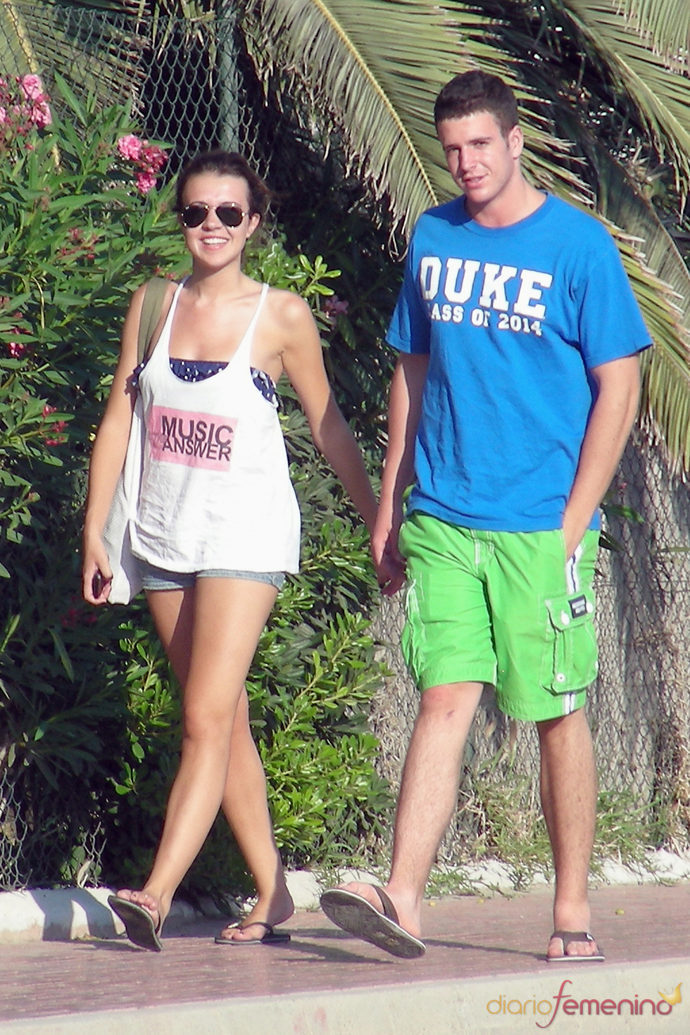 Álex Lecquio y Andrea Guasch pasean por Ibiza