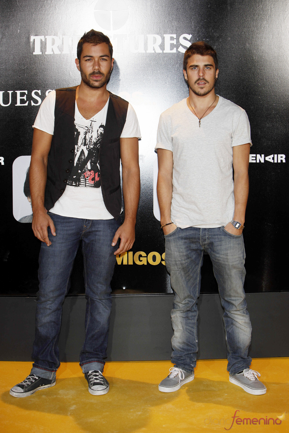 Los actores David Seijo y Javier Hernández en el estreno de la película 'Amigos'