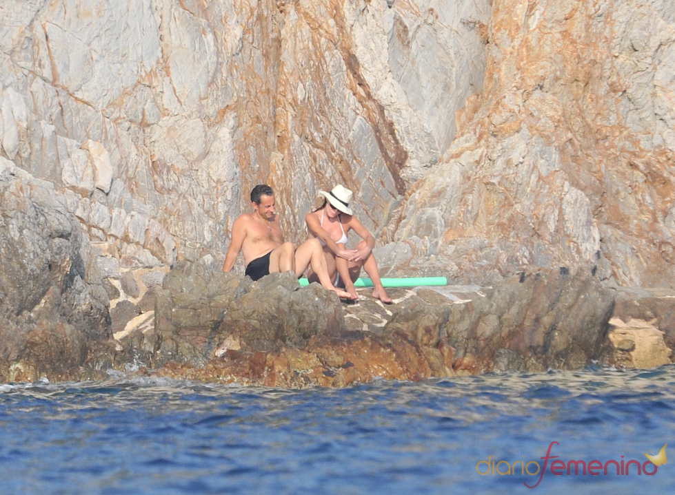 Nicolás Sarkozy y Carla Bruni disfrutan de sus vacaciones en la costa azul