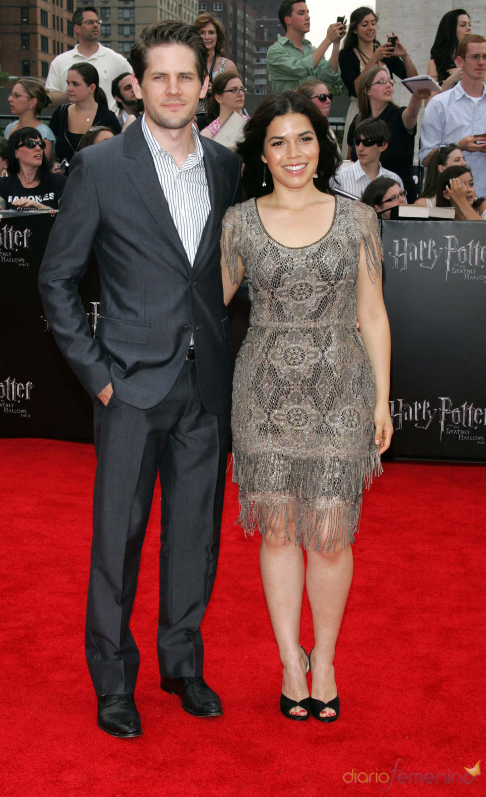 America Ferrera y Ryan Piers Williams en el estreno de 'Harry Potter y las reliquias de la muerte. Parte 2' en Nueva York