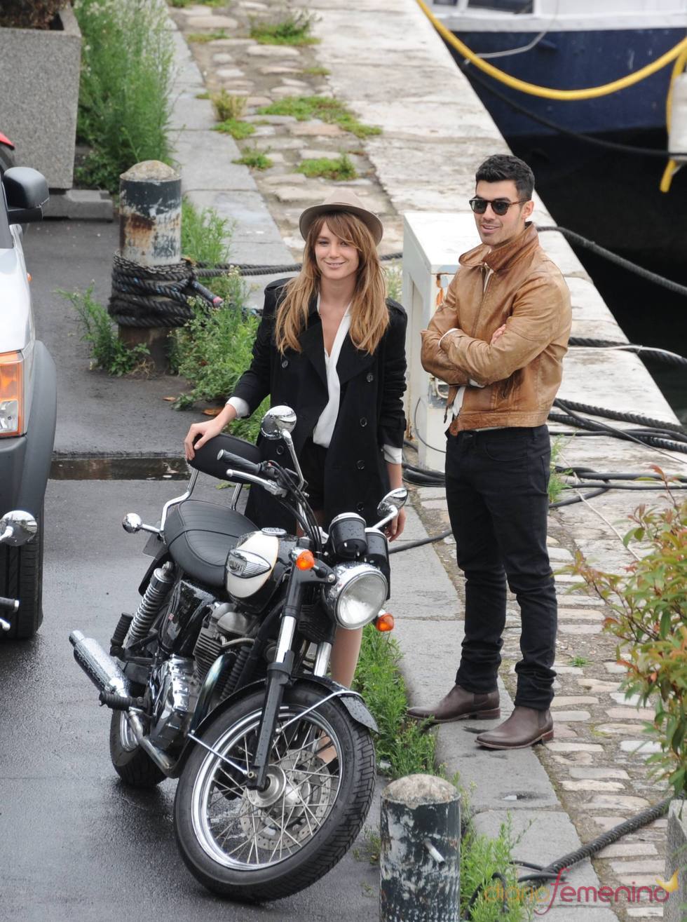 Joe Jonas rueda en la capital francesa el videoclip de 'Just in love'