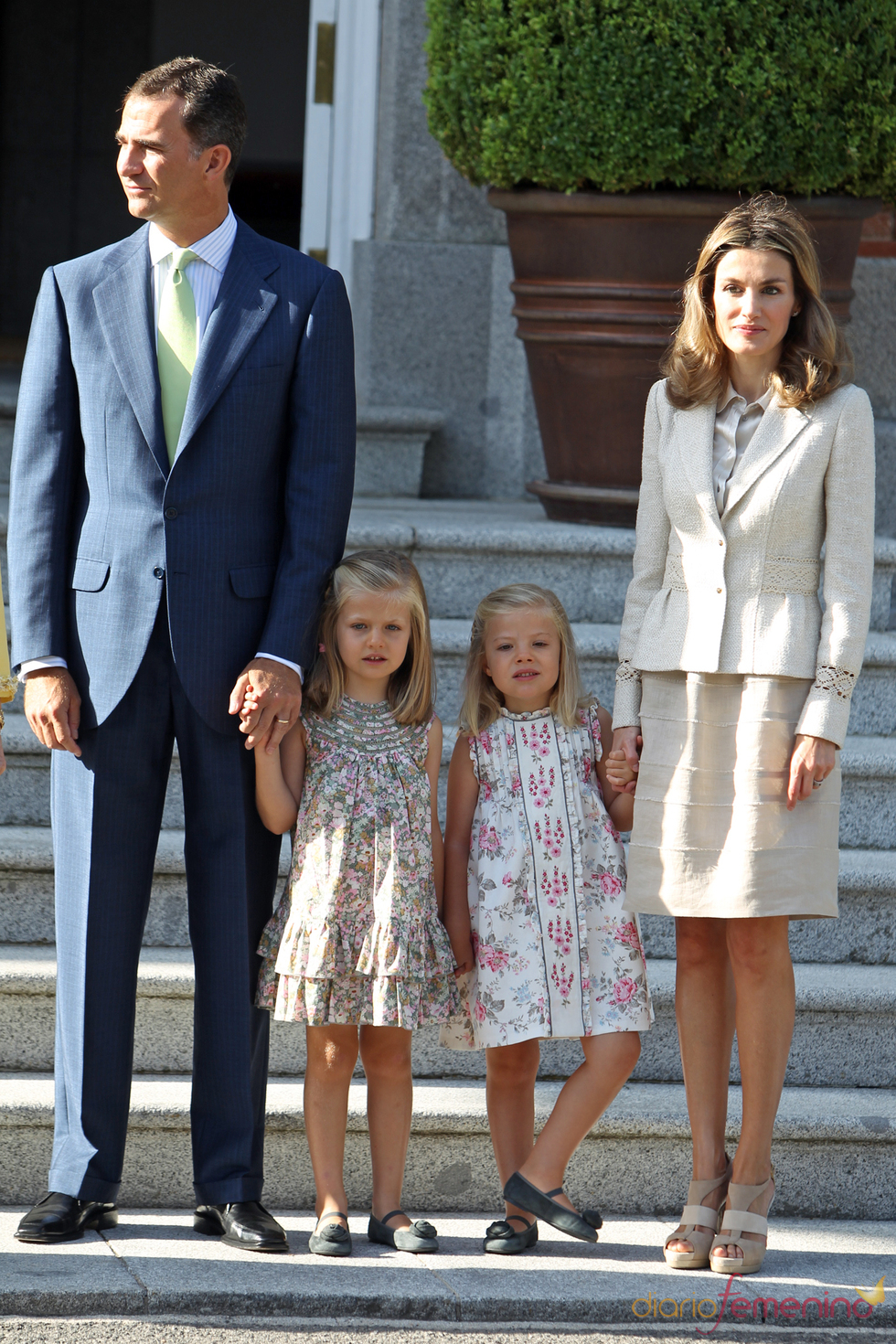 La princesa Letizia, el príncipe Felipe y las infantas Leonor y Sofía reciben al Papa en la Zarzuela durante las JMJ