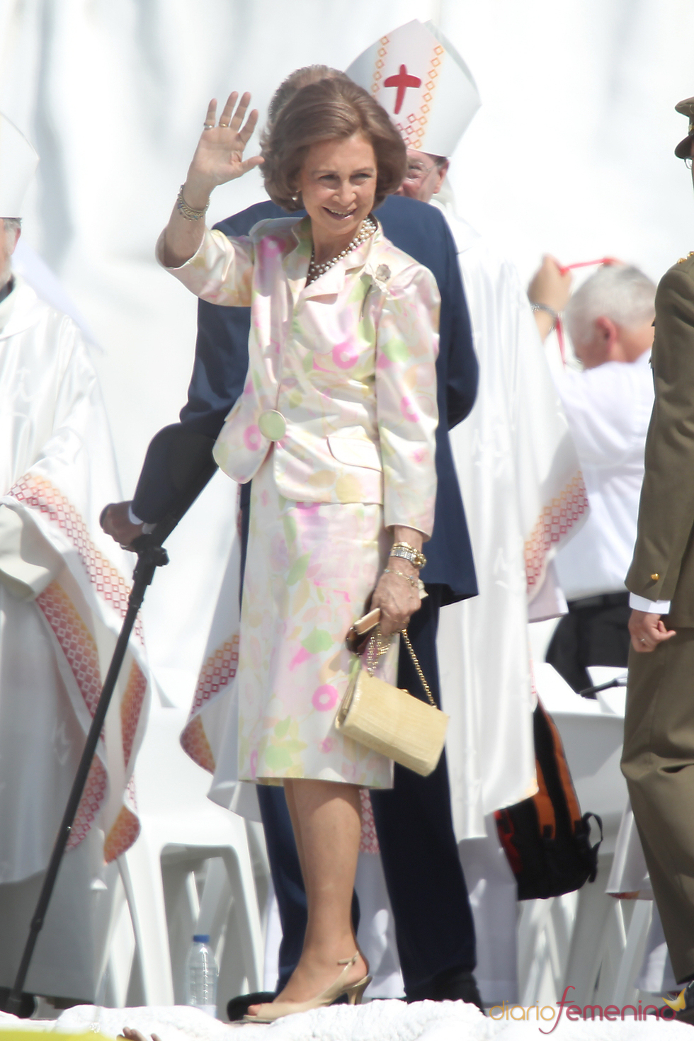 El 'look' de la reina Sofía al despedir al Papa Benedicto XVI en Cuatro Vientos tras concluir las JMJ