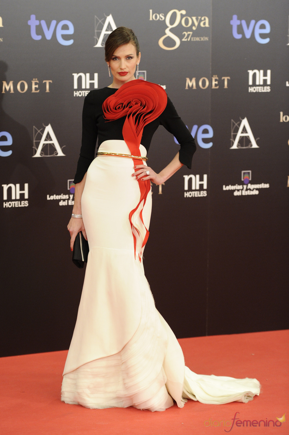 Nieves Álvarez en la alfombra roja de los Goya 2013