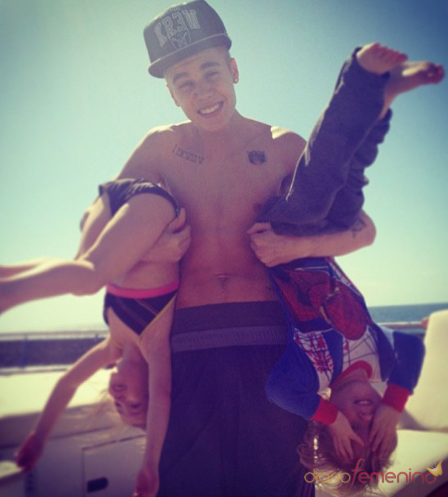 Justin Bieber con los pequeños, su lado más divertido