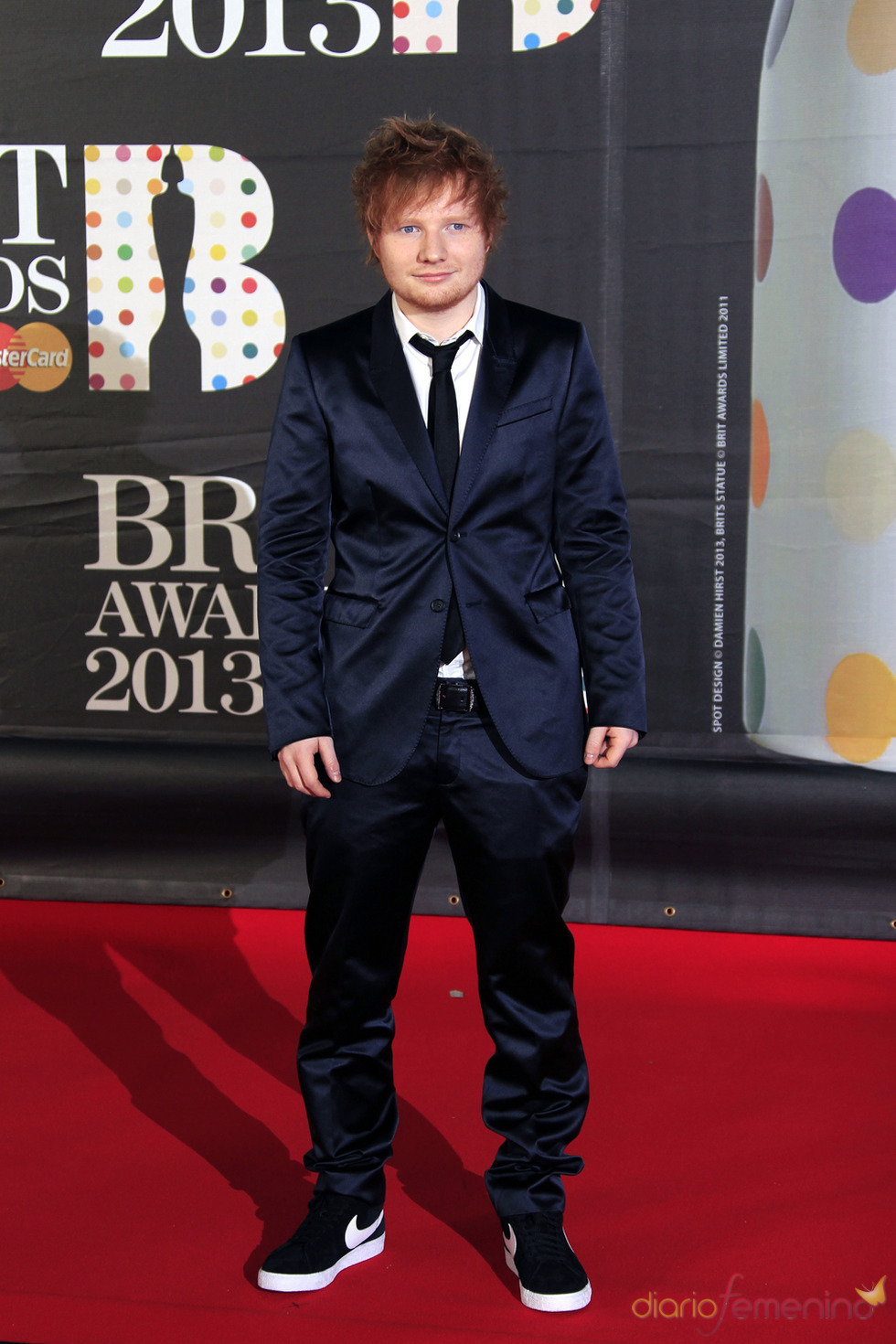 Ed Sheeran en la alfombra roja de los Brit 2013