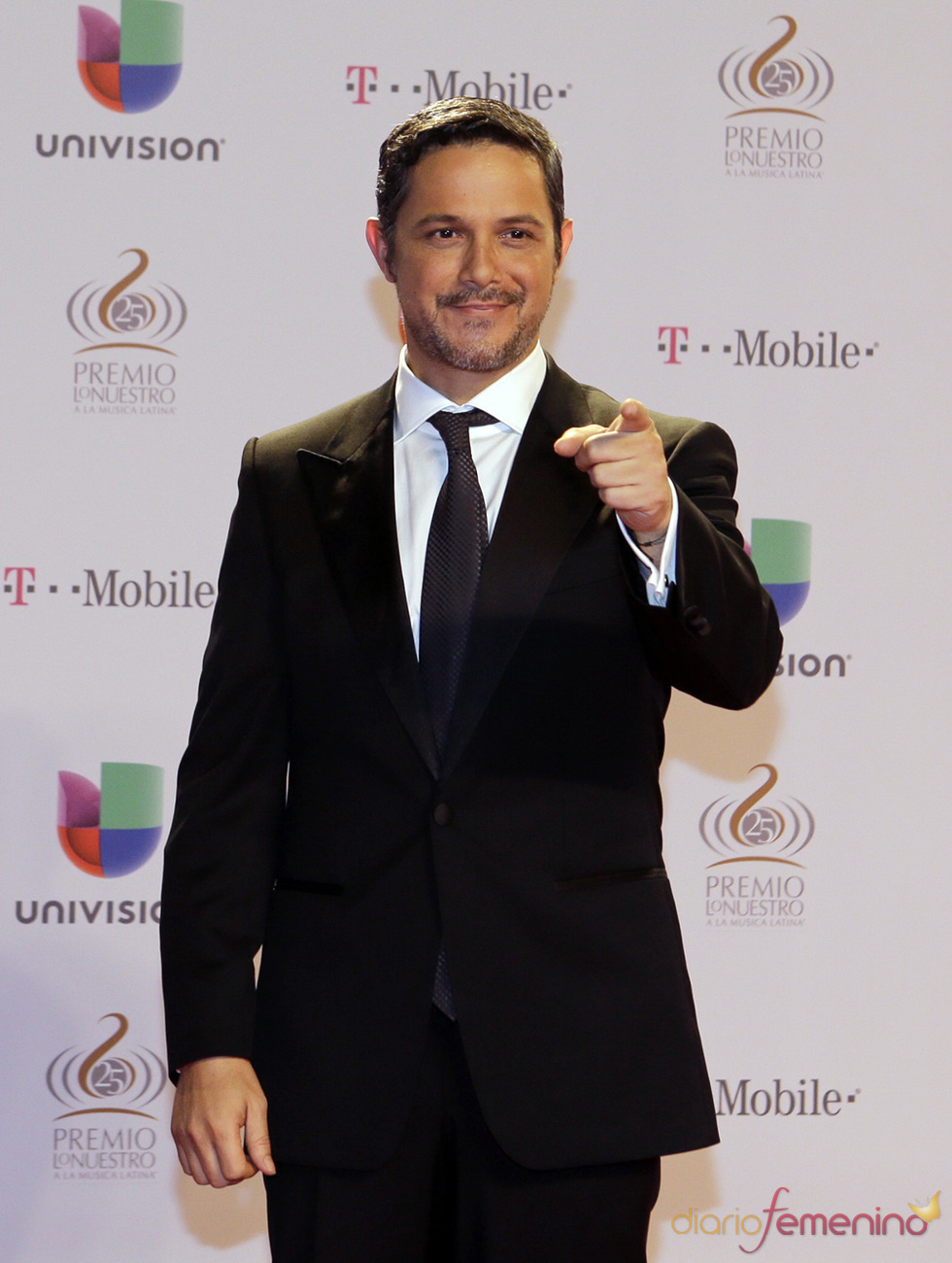 Alejandro Sanz en la alfombra roja de Lo Nuestro 2013