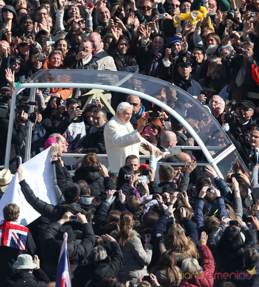La despedida del Papa Benedicto XVI: contacto con los fieles