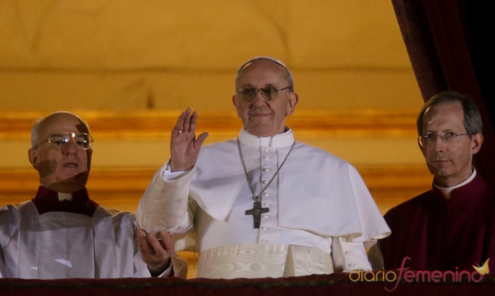 El nuevo Papa Francisco I: el primer saludo