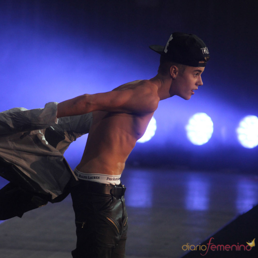Los conciertos de Justin Bieber: desnudo en el escenario