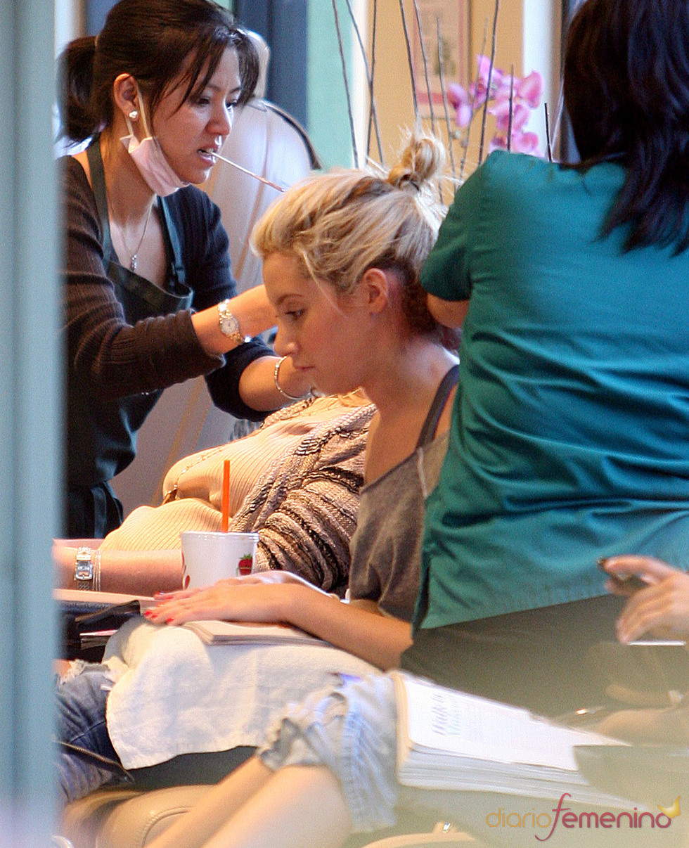 Ashley Tisdale, joven y coqueta