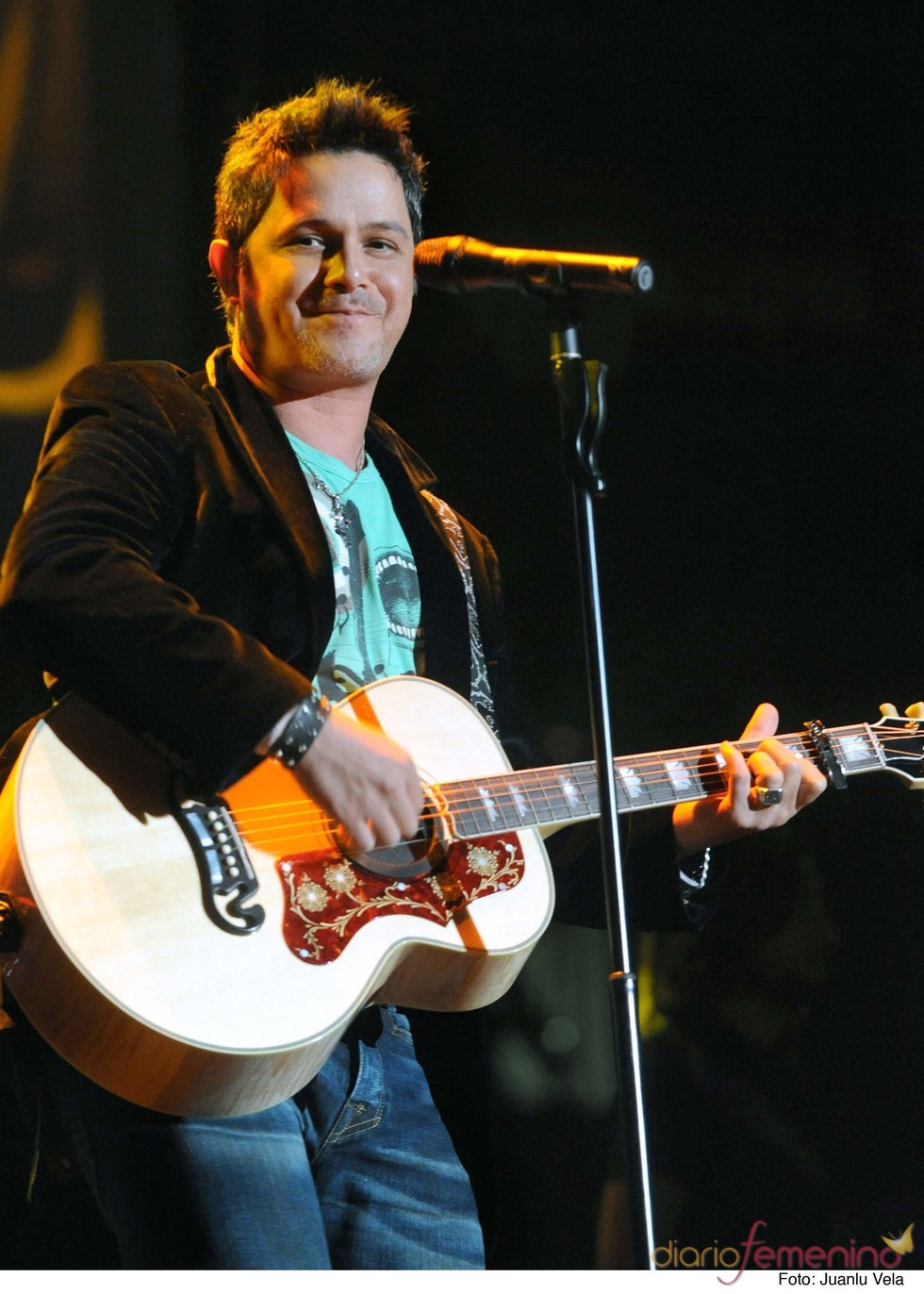 Actuación de Alejandro Sanz en la Noche de Cadena 100