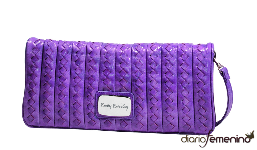 Clutch violeta de Betty Barclay