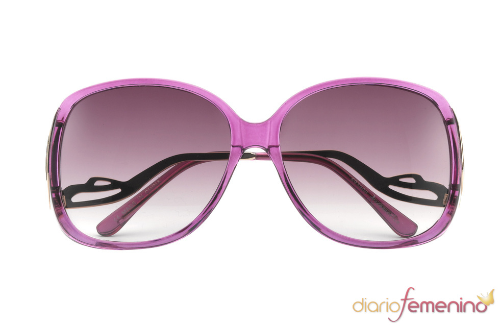 Gafas de sol rosas y hippies