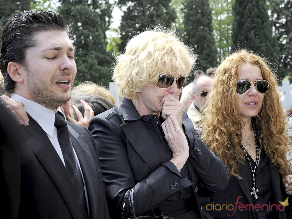 Lágrimas en el funeral de Ángel Cristo