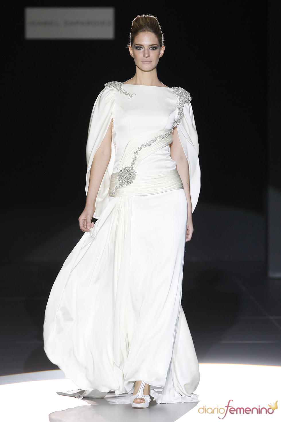 Moderno diseño para novia de Isabel Zapardiez