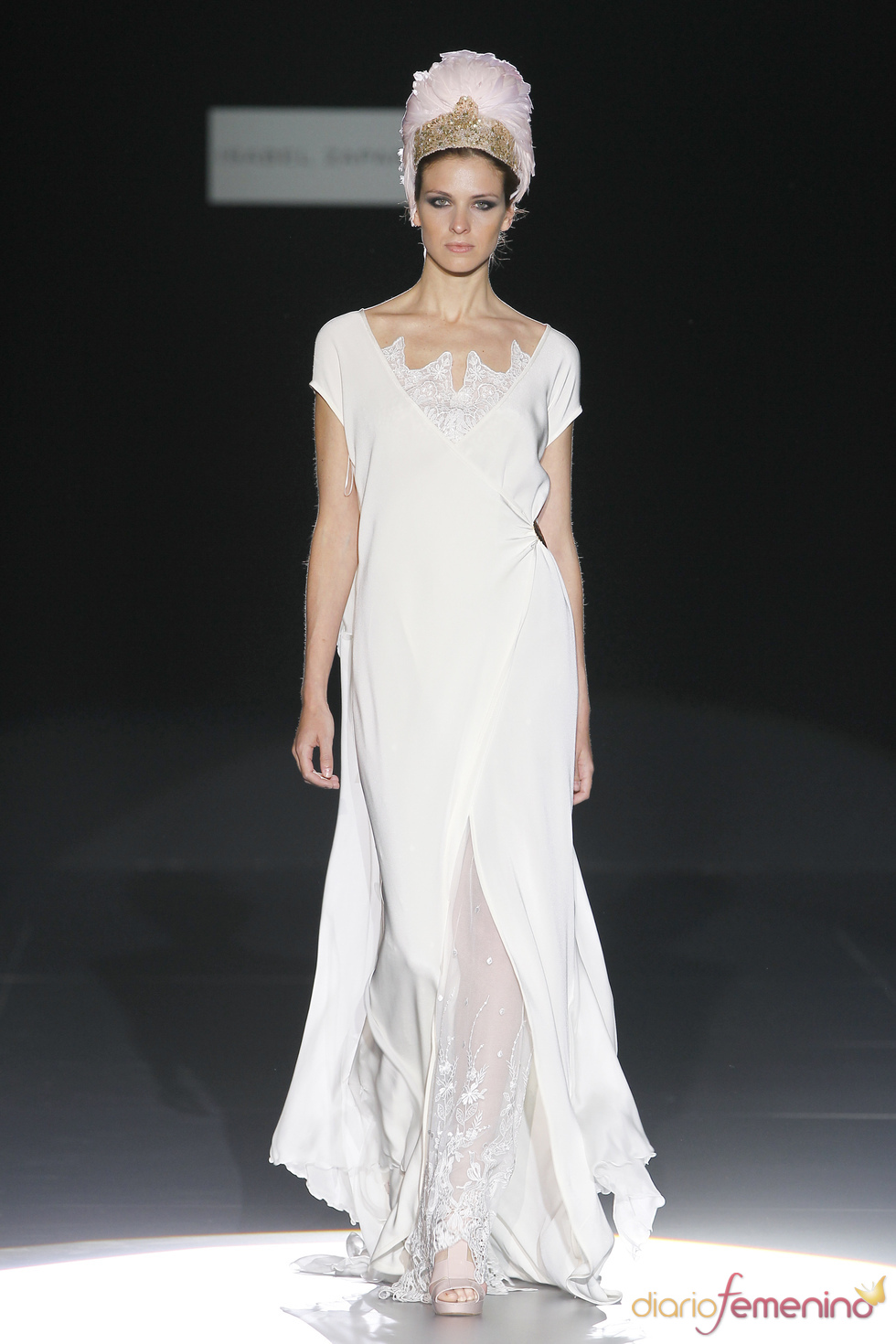 Isabel Zapardiez presenta sus vestidos de novia